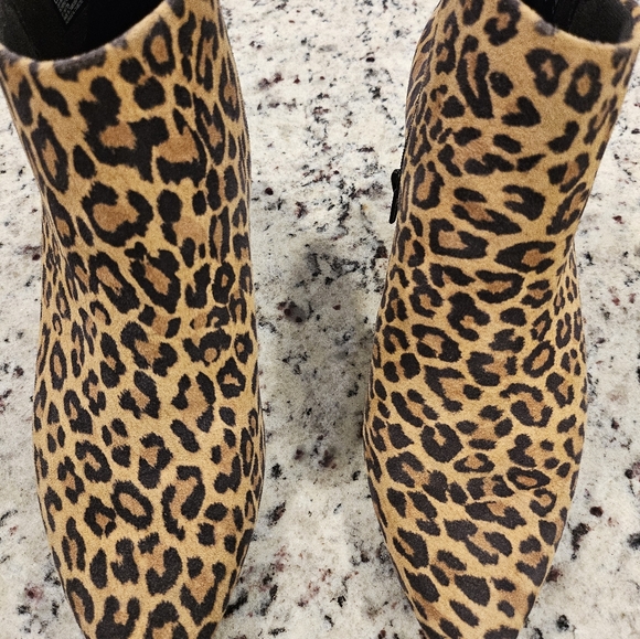 Clarks Leopard Print Ankle Booties Good Conditions - Picture 1 of 7
